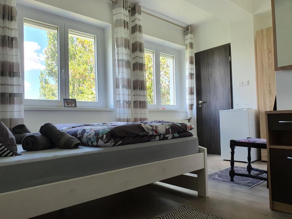 Monostor Panzio Bed and Breakfast Komárom Eksteriør billede
